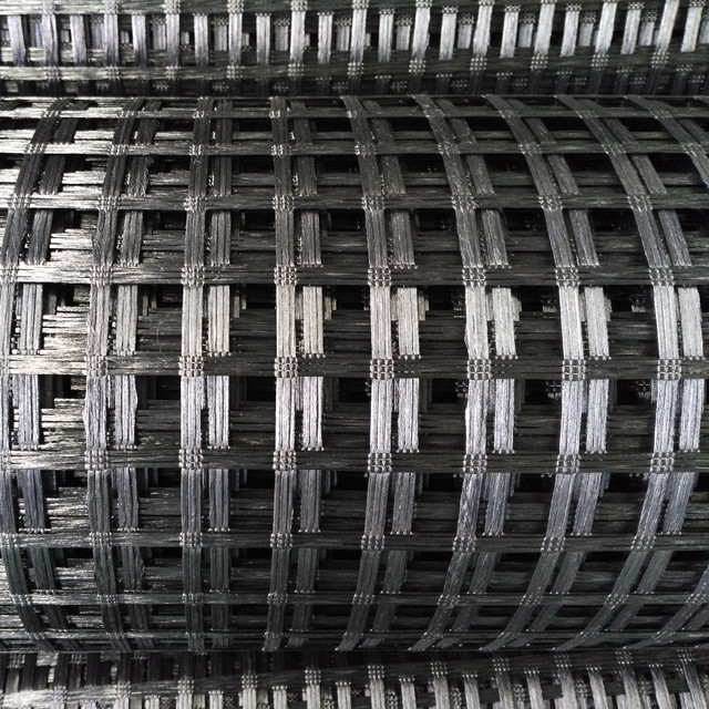 Polyester geogrid